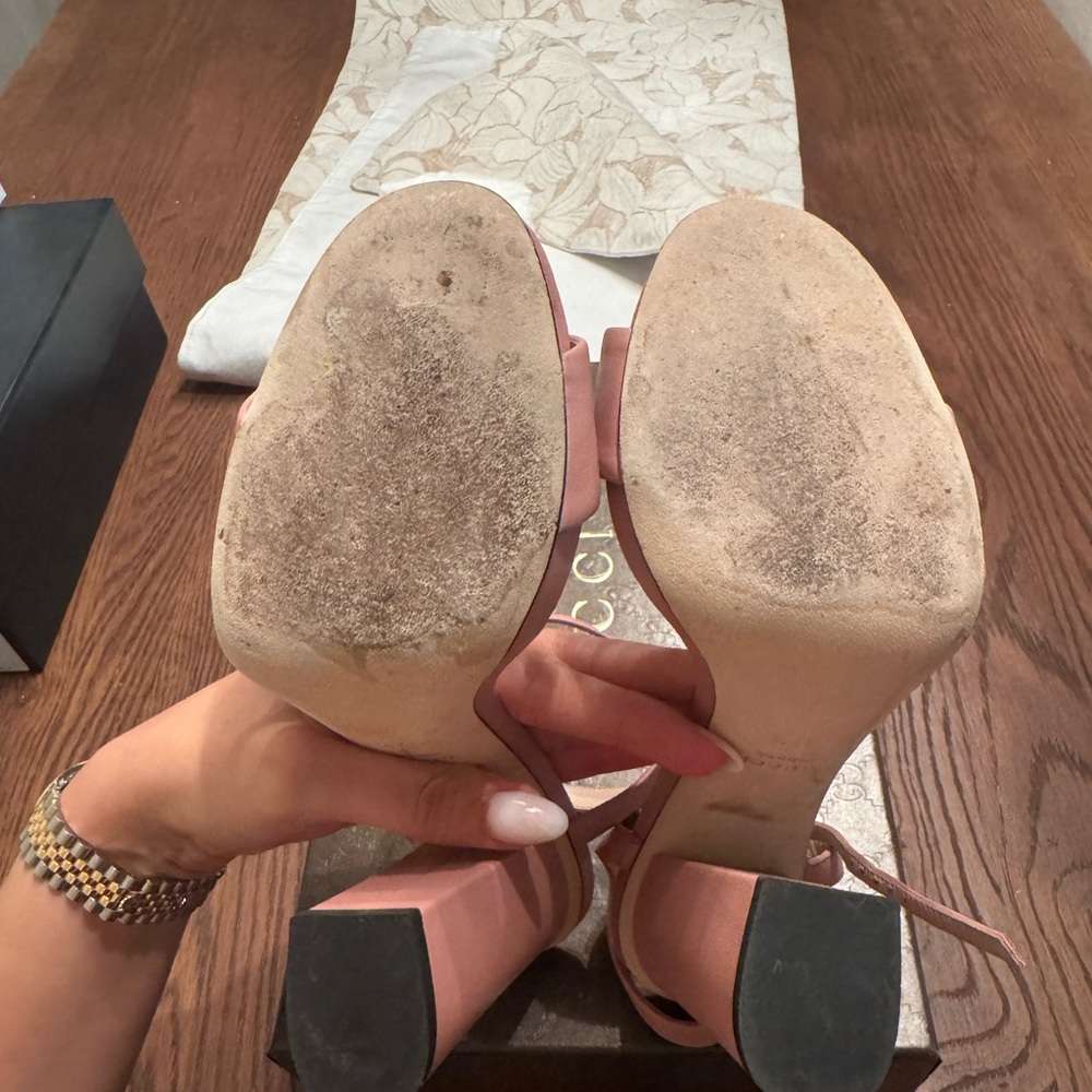 Authentic Gucci Leather Sandal in Soft Pink - Picture 2 of 4